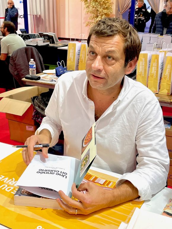 Laurent Mariotte - Les célébrités en dédicace à la 43ème Foire du Livre de Brive (7 - 9 novembre 2025), le 7 novembre 2025. © Fabien Faure / Bestimage