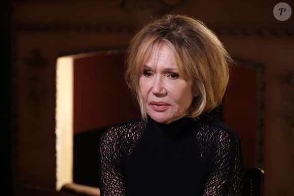 Exclusif - Clémentine Célarié lors de l'enregistrement de l'émission "Olympiascope" au théâtre Antoine, présentée par B.Montiel et diffusée le 2 mai 2025 sur Olympia TV, au théâtre Antoine à Paris, France, le 18 février 2025. © Denis Guignebourg/Bestimage