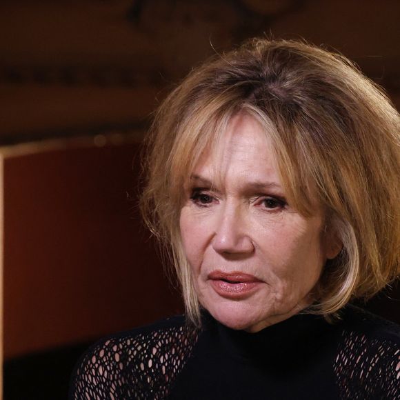 Exclusif - Clémentine Célarié lors de l'enregistrement de l'émission "Olympiascope" au théâtre Antoine, présentée par B.Montiel et diffusée le 2 mai 2025 sur Olympia TV, au théâtre Antoine à Paris, France, le 18 février 2025. © Denis Guignebourg/Bestimage