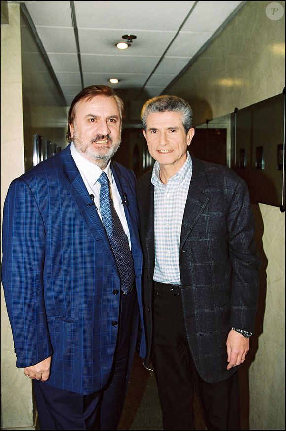 Malgré sa discrétion, il continue de sortir avec son épouse et quelques proches : "Ce n’est pas un homme seul". 

Archives - Aldo Maccione et Claude Lelouch à l'émission Vivement dimanche France 2. MAX COLIN / BESTIMAGE