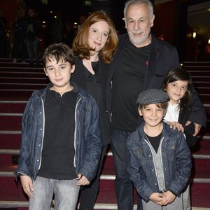 Il semble compromis qu'elle fasse son retour aux côtés de son père

Francis Perrin, sa femme Gersende et leurs enfants, Louis, Baptiste et Clarisse - Chico & The Gypsies en concert à l'Olympia à Paris, le 15 avril 2014. ©COADIC GUIREC / BESTIMAGE
