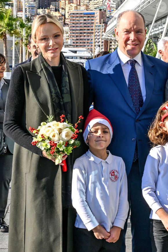Le prince Albert II de Monaco, sa femme la princesse Charlene et Camille Gottlieb ont remis les traditionnels colis de Noël aux aînés monégasques dans la meeting room du Yacht Club de Monaco dans le cadre de festivités de fin d'année de la Principauté de Monaco, le 12 décembre 2024. © Bruno Bebert/Pool Monaco/Bestimage