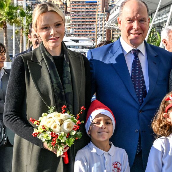 Le prince Albert II de Monaco, sa femme la princesse Charlene et Camille Gottlieb ont remis les traditionnels colis de Noël aux aînés monégasques dans la meeting room du Yacht Club de Monaco dans le cadre de festivités de fin d'année de la Principauté de Monaco, le 12 décembre 2024. © Bruno Bebert/Pool Monaco/Bestimage