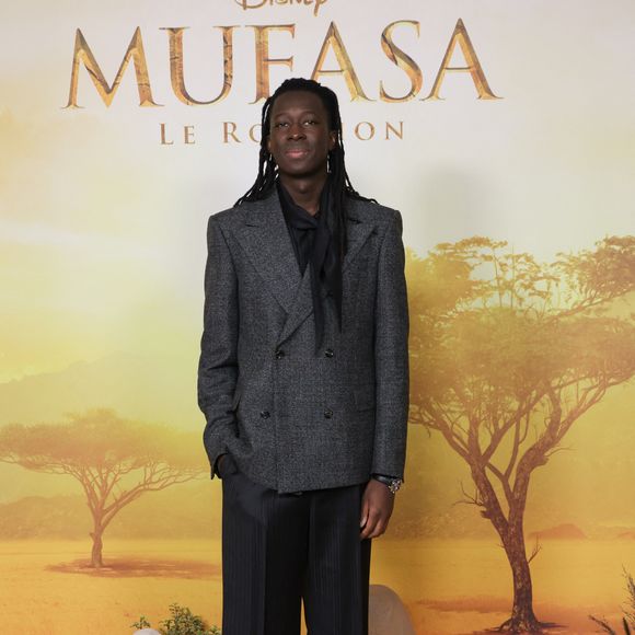 Toujours très attaché à ses racines, il aime notamment repasser par le quartier animé de Château-Rouge dans le 18e arrondissement, se remémorant l'époque où sa mère l'y envoyait acheter des ingrédients africains avec son frère.

Mory Sacko - Première du film Disney "Mufasa, Le Roi lion" au cinéma Pathé Palace à Paris le 12 décembre 2024. © Coadic Guirec/Bestimage