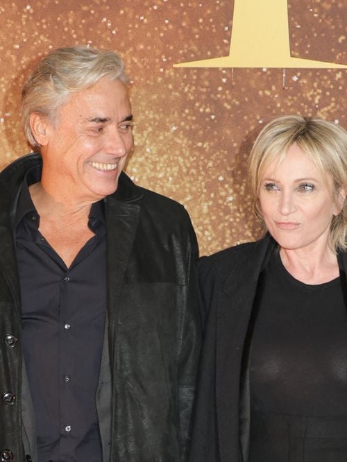 Patricia Kaas amoureuse : La chanteuse s'affiche, comme rarement, volant un bisou à son compagnon Laurent