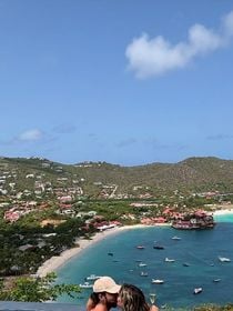 "C'est un investissement" : Une star internationale de 52 ans et son mari de 35 ans ont fait construire une maison sur l'île de Saint-Barth'
