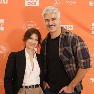 Ce fut le cas de Francois Vincentelli et sa compagne Alice Dufour qui ont roucoulé sur le tapis rouge.
Exclusif - Francois Vincentelli et sa compagne Alice Dufour lors du 2ème Festival Creatvty 2025 des séries et créations audiovisuelles à Sète le 13 novembre 2025.
© Denis Guignebourg / Bestimage