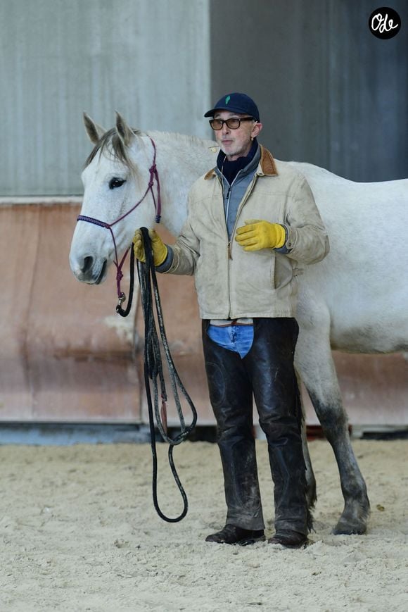 Thierry Lhermitte anime un atelier d'équithérapie et d'étologie à la maison Hope à Saint-Cergues en Haute Savoie le samedi 24 janvier 2026. © Romain Doucelin/Bestimage
#
No Web - Belgique et Suisse | 00740339
