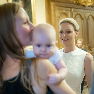 Charlene de Monaco est allée à la rencontre de Anna Ella Carlevaris, la 10 000ème citoyenne de la Principauté. Capture d'écran Instagram