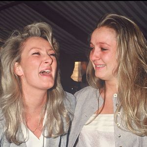 Marie-Caroline et Marine Le Pen fêtent le résultat de leur père au premier tour des Présidentielles en 1988 (14,39 %).