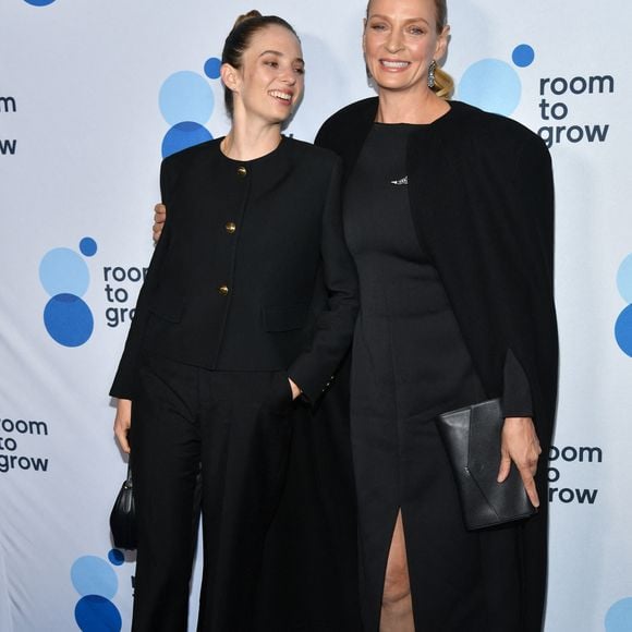 Maya Thurman Hawke et Uma Thurman au photocall du gala du 25ème anniversaire de "Room To Grow" au Ziegfeld Ballroom de New York City, New York, Etats-Unis, le 25 octobre 2023. Photo par STARMAX / BESTIMAGE