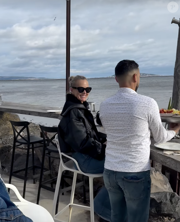 Après un court séjour au ski dans les stations de Méribel et de Courchevel, avec sa fille ainée Jade, la veuve de Johnny Hallyday a pu retourner sur ses terres dans le sud de la France dans un restaurant appelé Le St Barth à Marseillan. 

Laeticia Hallyday, Instagram