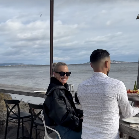 Après un court séjour au ski dans les stations de Méribel et de Courchevel, avec sa fille ainée Jade, la veuve de Johnny Hallyday a pu retourner sur ses terres dans le sud de la France dans un restaurant appelé Le St Barth à Marseillan. 

Laeticia Hallyday, Instagram