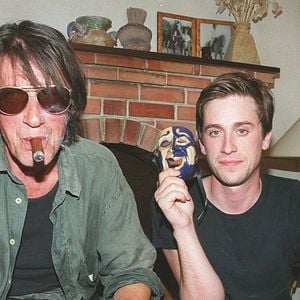 Thomas Dutronc est le fils unique de Françoise Hardy et Jacques Dutronc

Jacques Dutronc et son fils Thomas en Corse (archive)
©MAX COLIN / BESTIMAGE