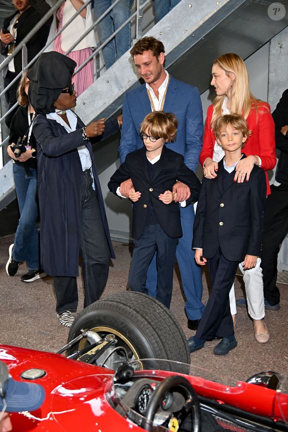 Jacky Ickx, l'ancien champion de Formule 1, a ouvert la Cavallino Classic Monaco Ferrari Parade au volant de la mythique Ferrari 312 F1 de 1968, durant le dernier jour du Grand Prix de Monaco Historique 2026, où il était encouragé par sa femme Khadja Nin accompagné par Pierre Casiraghi, son épouse Béatrice Borroméo et leurs enfants Stefano et Francisco le 26 avril 2026. © Bruno Bebert / Bestimage