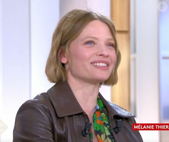 Mélanie Thierry sur le plateau de "C à vous" ce mardi 22 avril 2025.