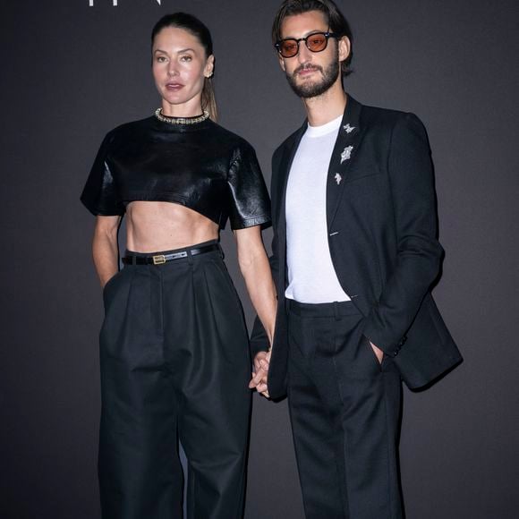 Pierre Niney et sa compagne Natasha Andrews - Photocall de la soirée "Kering Women in Motion Awards" à la Place de la Castre lors du 79ème Festival International du Film de Cannes. Le 17 mai 2026
© Olivier Borde / Bestimage