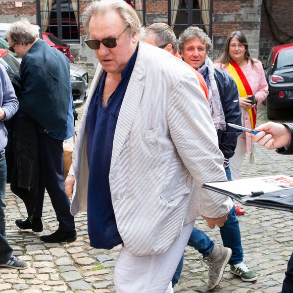 Exclusif - Gérard Depardieu arrive au théâtre Royal lors de sa tournée "Depardieu chante Barbara" à Mons en Belgique le 6 avril 2019.
Crédit : Agence / Bestimage