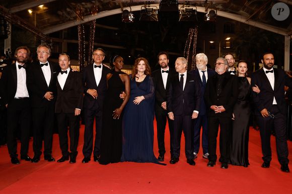 Des personnalités devenues des amis au fil des années pour le comédien, parmi lesquelles Emmanuel Salinger, Jacques Weber, Tiphaine Daviot, Oussama Kheddam, Vincenzo Amato, Eye Haïdara, Maxime Pambet et Patrick Mille.

Oussama Kheddam, Tiphaine Daviot, Lucie Gallo, Claire Chust, Daniel Auteuil, Jacques Weber, Loïc Legendre, Emmanuel Salinger, Agnès Jaoui, Vincenzo Amato, Eye Haïdara, Patrick Mille et Denis Pineau Valencienne - Montée des marches du film " L'objet du délit " lors du 79ème Festival International du Film de Cannes, le 22 mai 2026. © Jacovides-Moreau / Bestimage
