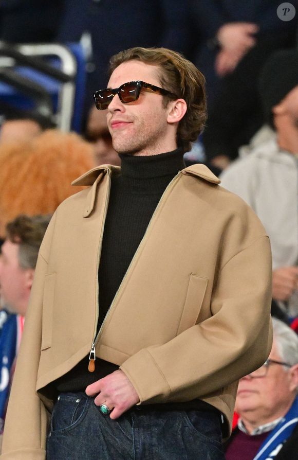 Exclusif - Benjamin Voisin dans les tribunes du match de 8ème de finale de la Ligue Des Champions 2025-2026 (LDC) "Paris-Saint-Germain (PSG) - AS Monaco (2-2)" au Parc des Princes à Paris, le 25 février 2026.
© Christian Liewig/Bestimage
