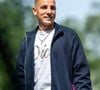 "Je m'efforce de lui expliquer que son père est là pour travailler", raconte Tiziri.

Lucas Digne - Les joueurs de l'équipe de France de football arrivent au centre d'entraînement de la Fédération française de football (FFF) à Clairefontaine-en-Yvelines, au sud-ouest de Paris, France, en vue de la Coupe du monde de la FIFA 2026, le 29 mai 2026. © Pierre Perusseau/Bestimage