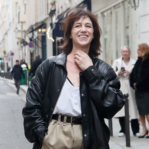 Le tribunal des activités économiques de Paris a décidé le jeudi 8 janvier 2026 de la vendre à l’entreprise Avoda.

Charlotte Gainsbourg lors de la cérémonie de dévoilement de la plaque "Maison des Illustres" de la Maison Gainsbourg à Paris, France, le 2 avril 2024. © Christophe Clovis/Bestimage