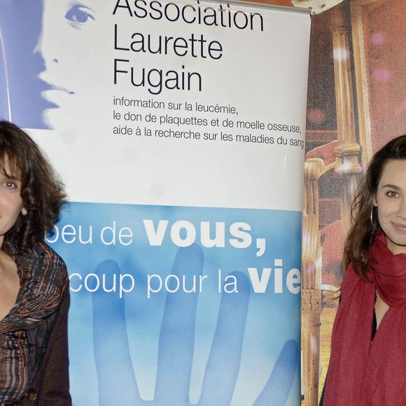 Marie et Stephanie Fugain assistent au cirque Arlette Gruss à Paris, France, le 8 décembre 2006. Photo par Giancarlo Gorassini/ABACAPRESS.COM
