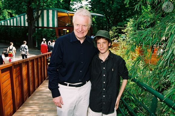 Véritable papa poule, André Dussollier confiait en 2018 au site suisse Le Temps : "J'ai envie de m'occuper de mes enfants. Ils sont en train de devenir acteurs, vous réalisez ?"

Archives - André Dussolier et son fils Léo lors du tournoi de tennis de Roland Garros à Paris. © JLPPA / Bestimage