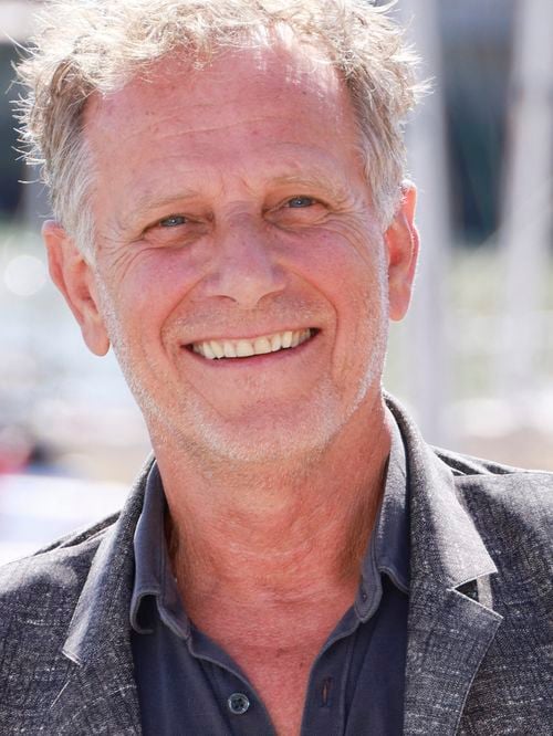 Charles Berling passe la main après 15 ans, son successeur est une figure bien connue du monde du spectacle