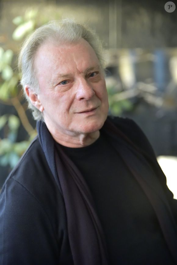 Herbert Léonard lors de la remise des insignes de Chevalier de l'ordre des Arts et Lettres à la parolière Vline Buggy (Liliane Konyn) dans les locaux de la SACEM à Paris le 9 avril 2018.
© Giancarlo Gorassini / Bestimage