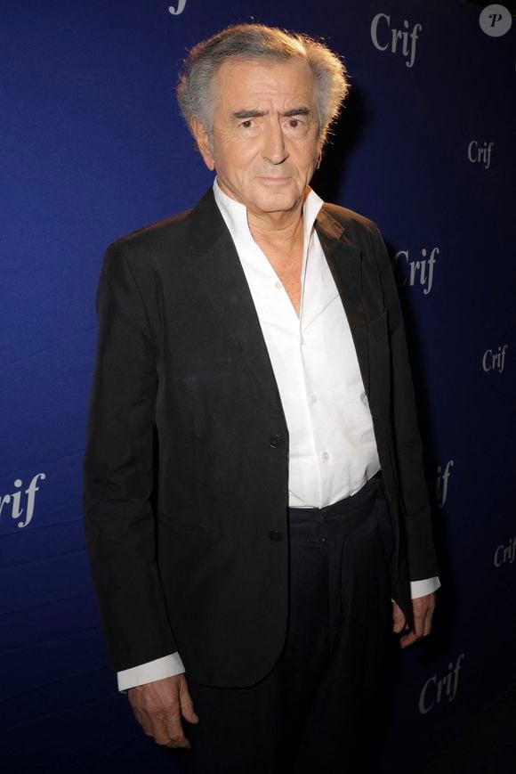 "Comme je dors très peu, je finis mes nuits seul, ailleurs. Mais chambre à part, non", explique-t-il à "La tribune du dimanche". 

Bernard-Henri Lévy lors d'une cérémonie organisée par le Conseil des institutions juives de France (CRIF) en hommage aux victimes des attentats du Hamas du 7 octobre 2023 contre Israël, à l'occasion du premier anniversaire de l'événement, à Paris, le 7 octobre 2024. 

© Jack Tribeca / Bestimage