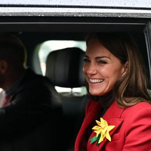 Le prince William, prince de Galles, et Catherine (Kate) Middleton, princesse de Galles, visitent le marché de Pontypridd, le 26 février 2025. 
Zuma Press/Bestimage