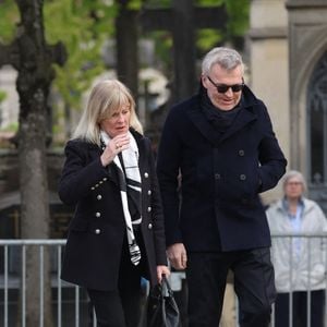 Laurent Ruquier affirme avoir demandé à Christine Bravo de se taire pour se recueillir.

Elisa Servier, Laurent Ruquier - Obsèques d'Isabelle Mergault à la Coupole du Père-Lachaise à Paris le 30 mars 2026. © Cyril Moreau - Dominique Jacovides / Bestimage