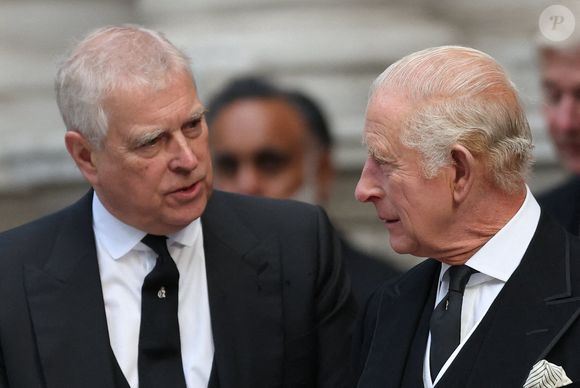 Le prince Andrew a été déchu de ses titres et honneurs

Le prince Andrew et le roi Charles III quittent la cathédrale de Westminster, au centre de Londres, après la messe de requiem célébrée en l'honneur de la duchesse de Kent à Londres, le 16 septembre 2025. Photo par Ryan Jenkinson/Parsons/ABACAPRESS.COM Media
