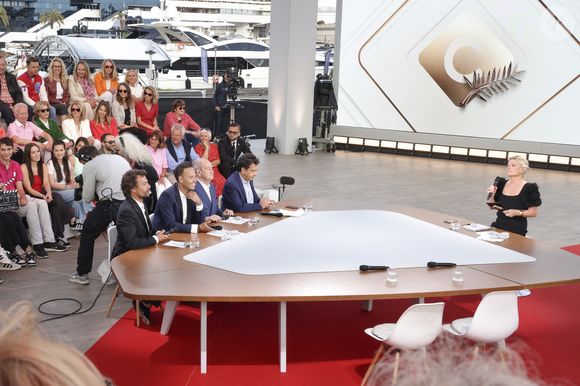 Exclusif - Bertrand Chameroy, Mohamed Bouhafsi,Pierre Lescure, Patrick Cohen, Anne-Elisabeth Lemoine - Plateau de l'émission "C à vous" lors du 78ème Festival International du Film de Cannes le 21 mai 2025. © Jack Tribeca / Bestimage