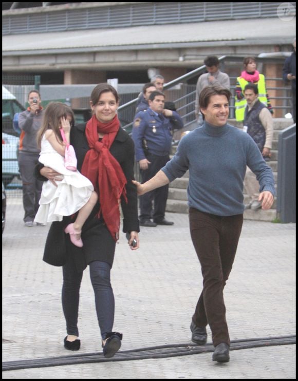 Craignant qu'il initie leur fille à ses croyances en plus de voir sa carrière cinématographique en berne, Katie Holmes avait alors orchestré leur divorce en 2012. 

Tom Cruise, Katie Holmes et leur fille Suri sur le tournage du film "Knight and day" à Seville.