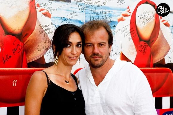 Productrice artistique pour la télévision de 41 ans, elle est également divorcée. Son premier mari n'était autre que l'acteur Stéphane Henon...

Isabelle Regourd avec son ex mari Stéphane Henon à l'avant-première du film "Fiston" lors du 11ème festival "Les Hérault du cinéma et de la télé 2014" au Cap d'Agde, le 28 juin 2014. Crédit Jlppa / Bestimage