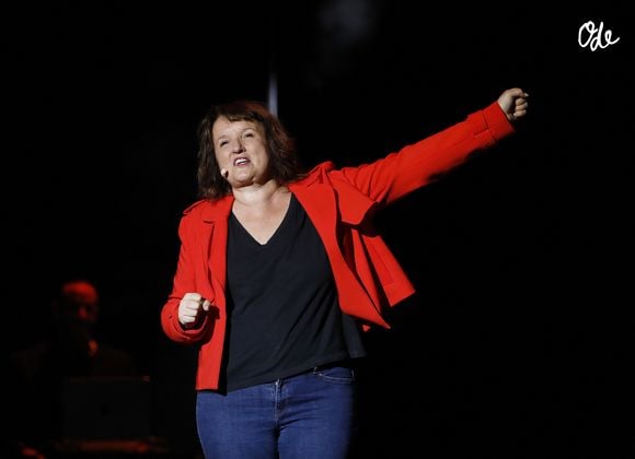 En pleine tournée avec son nouveau spectacle, L'Âge libre, l'humoriste a évoqué cette pratique dans les colonnes de "Télé 7 Jours". 

Exclusif - Anne Roumanoff - 2ème édition du spectacle solidaire "Rire pour Rêver" au profit de l'Association Princesse Margot au Casino de Paris le 28 septembre 2026. © Marc Ausset-Lacroix/Bestimage