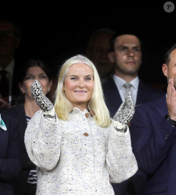 Le prince héritier Haakon et la princesse héritière Mette-Marit assistent au match international de football masculin entre la Norvège et la Moldavie au stade Ullevaal. 9 septembre 2025. © Gulliksrud Marius/Stella Pictures/ABACA