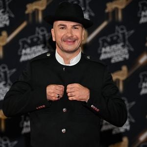 Michael Youn au photocall de la 26ème édition des NRJ Music Awards à Cannes, le 1er novembre 2024. © Bebert-Guignebourg/Bestimage