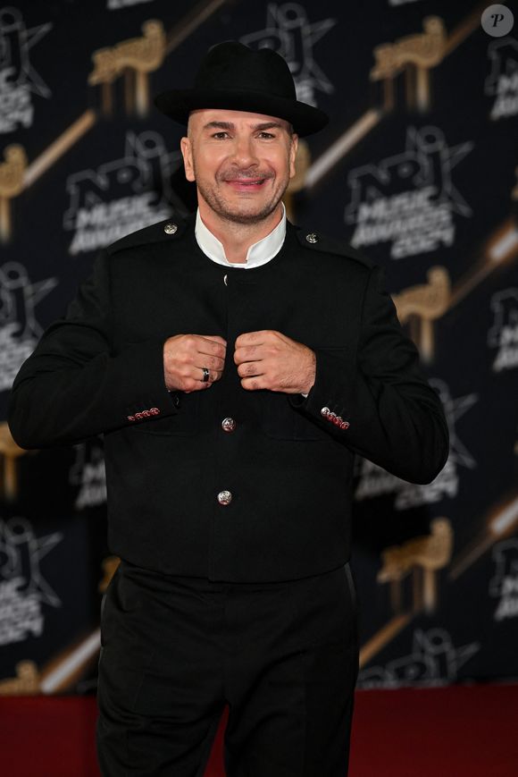 Michael Youn au photocall de la 26ème édition des NRJ Music Awards à Cannes, le 1er novembre 2024. © Bebert-Guignebourg/Bestimage