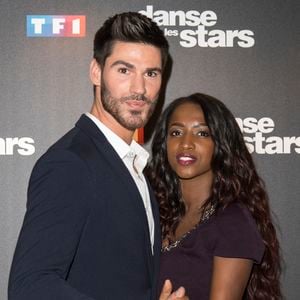 Hapsatou Sy et son danseur Jordan Mouillerac lors du photocall de présentation du jury et des nouveaux couples de "Danse avec les Stars" au siège de TF1 à Boulogne-Billancourt, le 28 septembre 2017. © Pierre Pérusseau/Bestimage