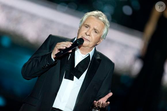 Comme l’a révélé "Var-Matin", ce tournoi de pétanque est né d’un véritable attachement du chanteur au village et à son boulodrome. 

Exclusif - Michel Sardou - Enregistrement de l'émission "Dernier Show" de Michel Sardou, qui sera diffusée le 21 octobre en prime time sur France 2, au Palais des Sports à Paris. Le 12 septembre 2017
© Pierre Perusseau / Bestimage