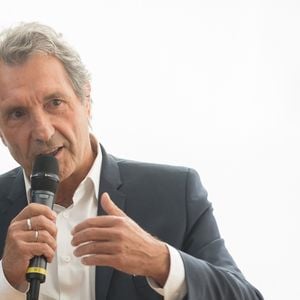 Lorsqu’il n’est pas au travail, il aime retrouver le calme de cette région qui lui est chère.
Jean-Jacques Bourdin - Conférence de presse de la rentrée de la station de radio RMC à la maison de l'Alsace sur les Champs-Elysées à Paris le 31 aout 2017.
Photo : Agence / Bestimage