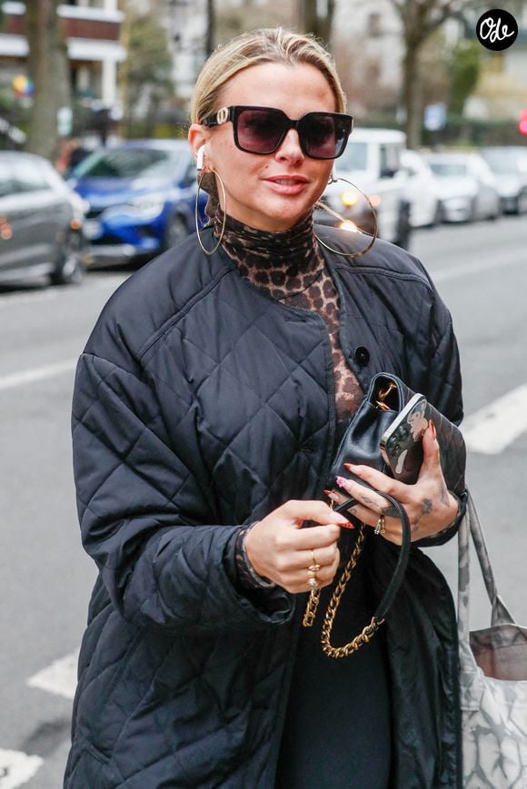 Exclusif - Kelly Vedovelli - Arrivées sur le plateau de la dernière émission "Touche pas à mon poste", le 27 février, à Paris. 

© Christophe Clovis/Bestimage