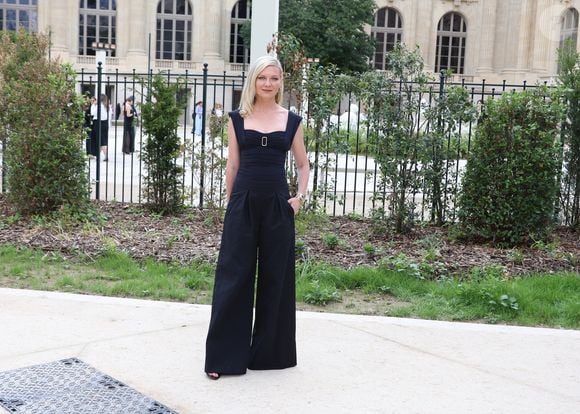 Kirsten Dunst - Les célébrités arrivent au défilé Chanel Collection Haute Couture Automne/Hiver 2025-2026 lors de la Fashion Week de Paris (PFW), le 8 juillet 2025. 
© Denis Guignebourg / Bestimage