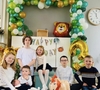 Au-delà des difficultés d'adaptation, Tom a dû faire face au harcèlement. 

Justine Cordule (Familles nombreuses) partage une photo de ses sept enfants - Instagram