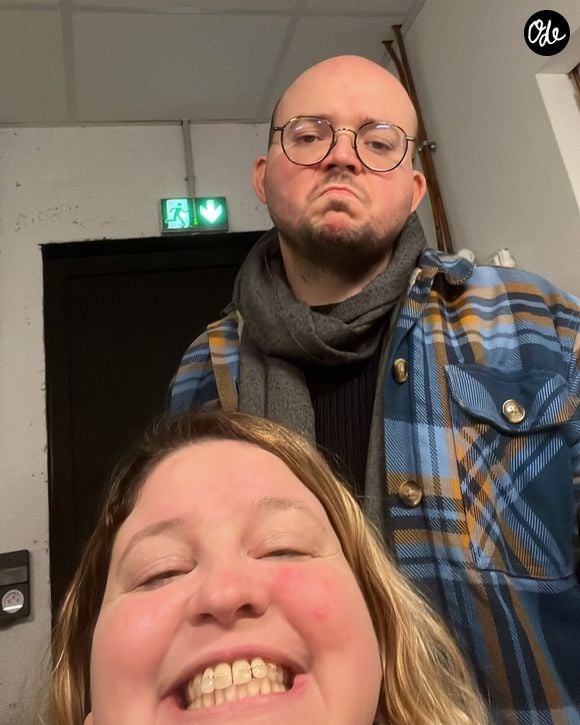 et relation joyeuse avec ses jeunes auditeurs, 

Marine Baousson, journaliste, humoriste et animatrice de France Inter : avec son frère et collaborateur Romain
