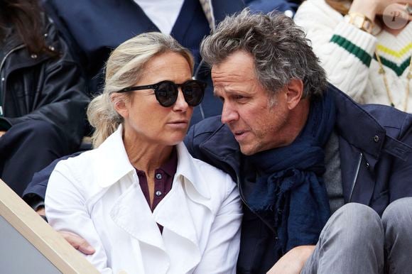 Après plus de 40 ans de carrière à la radio.

Anne-Sophie Lapix et son mari Arthur Sadoun dans les tribunes au même moment dans les tribunes des Internationaux de France de tennis de Roland Garros 2024 à Paris, France, le 2 juin 2024. © Jacovides-Moreau/Bestimage