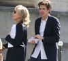 “Je ne parle jamais de François car il déteste ça”, précise Claire Chazal

Claire Chazal et son fils François Poivre d'Arvor - Obsèques de Josette Chazal, la mère de Claire Chazal, en l'église Notre Dame d'Auteuil à Paris, le 14 avril 2015.